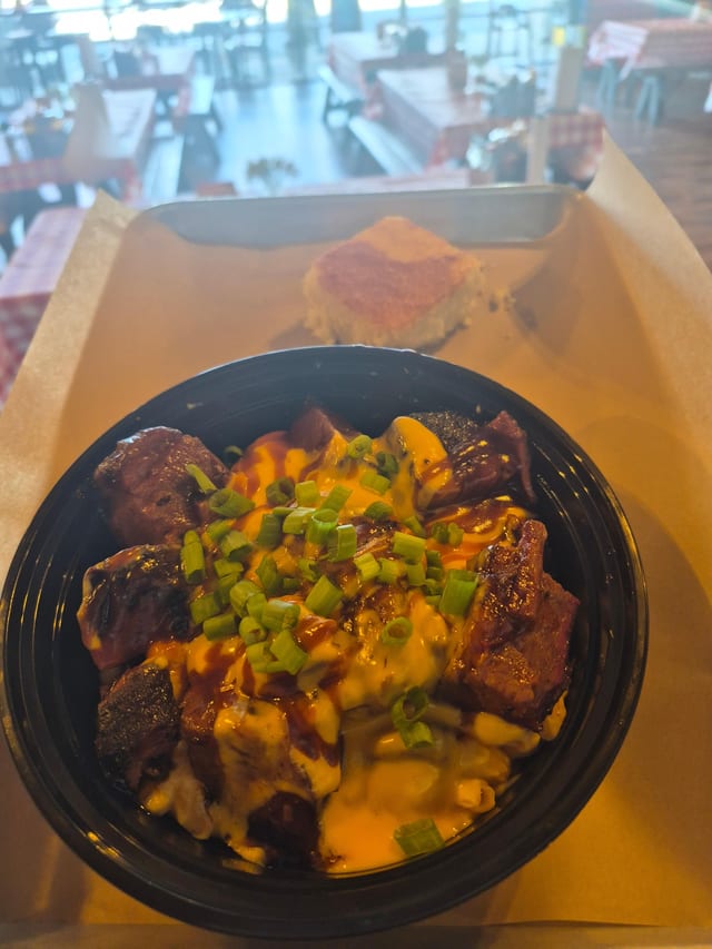 BURNT ENDS MAC & CHEESE BOWL.