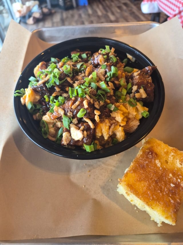 BURNT ENDS MAC & CHEESE BOWL.